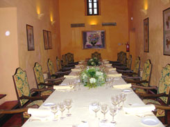 �����������s���N�̕ǁA�����d���Ȗ؂̓V��B�N�㕨�̃N���X�^���̃V�����[���A�A���͋C���I�[�\�h�b�N�X�ɁB