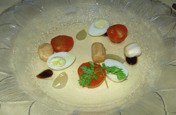 鶉卵・トマト・クラッカー(アップ)