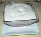 Coconut form with strawberries �F �ӂ�ӂ�R�R�i�c�~���N